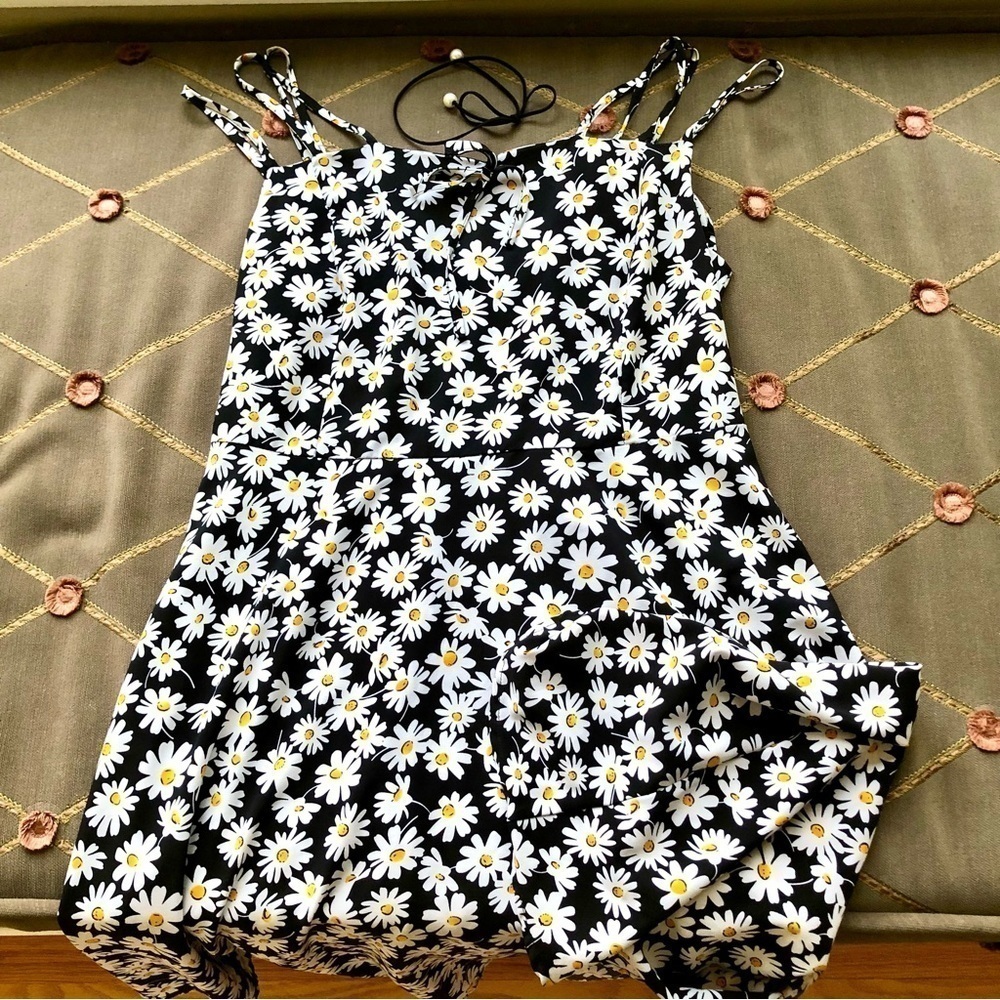 x Floral Dress Black White Yellow Daisies with Front Bow (M/L see meas) - Picture 4 of 6